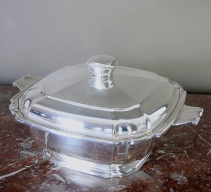 null FRIONNET-FRANCOIS
Silver-plated covered vegetable dish with 2 lugs and square...