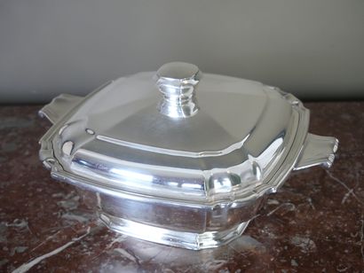 null FRIONNET-FRANCOIS
Silver-plated covered vegetable dish with 2 lugs and square...