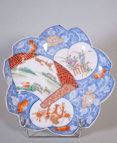 null CHINA 
Suite of 3 poly-lobed porcelain plates decorated with cartouches depicting...