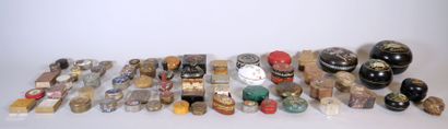 null Suite of over 60 small covered boxes or snuffboxes of various sizes in cloisonné...