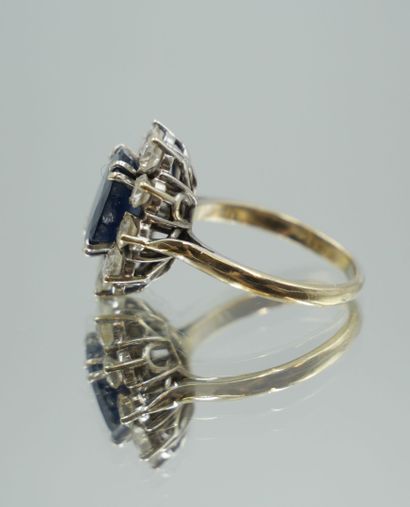 null 750 thousandths white gold ring set with a cushion sapphire in a setting of...