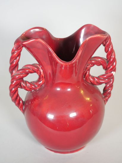 null Ray CAMART in Antibes (1908-1980) 
Corolla-shaped baluster vase in red-glazed...