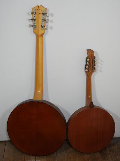 null FRAMUS Made in West Germany
Banjo 6 cordes 
Dimensions : 88 x 37 x 8 cm 

On...