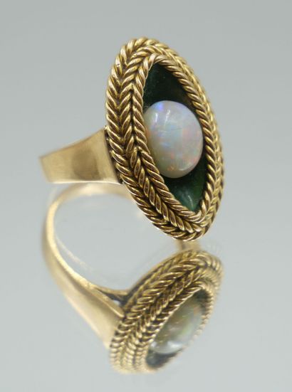 null Oval-shaped ring in 750 thousandths gold with a basketweave design centered...