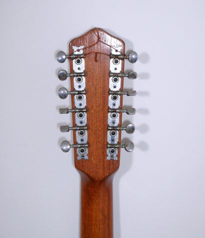 null FRAMUS 
Guitare sèche à 12 cordes numérotée 5/297 
Dimensions : 110 x 42 x 10...