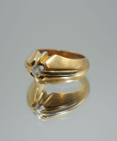 null Wedding band ring in 750 thousandths gold centered with an old-cut diamond....
