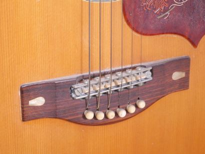 null YAMAHA 
Acoustic guitar model FG-300, NIPPON GAKKI 
Dimensions: 102 x 41 x 11...