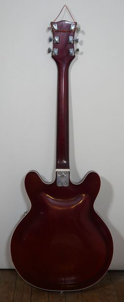 null ELITE Made in Italy 
Bordeaux-red lacquered electric guitar with mother-of-pearl...