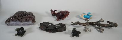 null CHINA
Lot of objects including : 
- A carved lardstone rince pinceaux with branch...