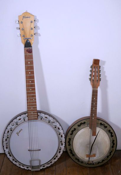 null FRAMUS Made in West Germany
Banjo 6 cordes 
Dimensions : 88 x 37 x 8 cm 

On...