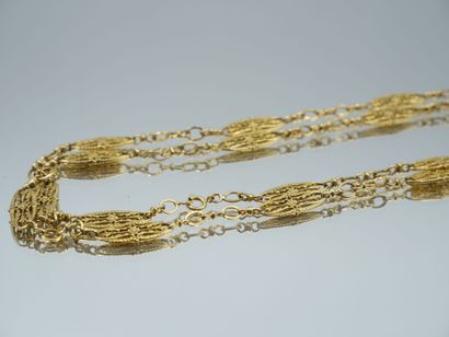 null Long vest or sautoir in 750 thousandths gold with filigree oval links
Length...
