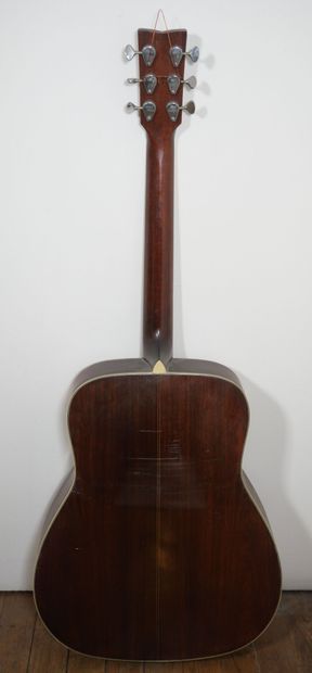 null YAMAHA 
Acoustic guitar model FG-300, NIPPON GAKKI 
Dimensions: 102 x 41 x 11...