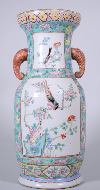 CHINA 
Porcelain vase with enameled decoration...