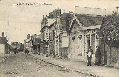 null 86 CARTES POSTALES AUBE: La Ville de Troyes. Dont" Après l'Inondation-Rue de...