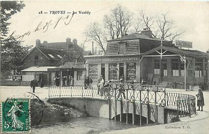 null 86 CARTES POSTALES AUBE: La Ville de Troyes. Dont" Après l'Inondation-Rue de...