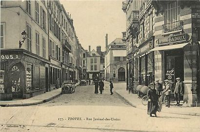 null 86 CARTES POSTALES AUBE: La Ville de Troyes. Dont" Après l'Inondation-Rue de...