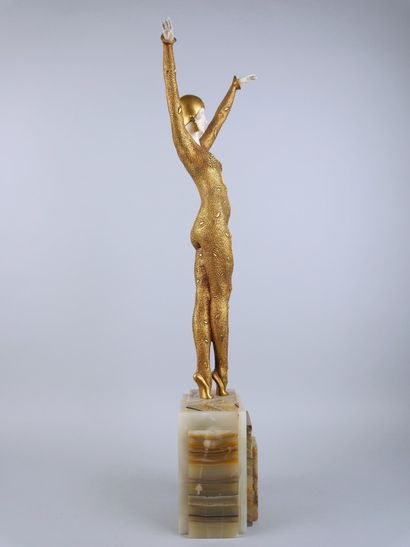 null Demeter CHIPARUS (1886-1947) :
Dourga 
Épreuve chryséléphantine en bronze doré...