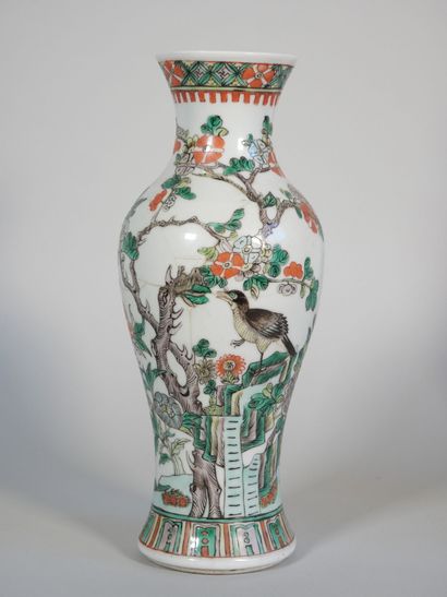 CHINE 
Vase de forme balustre en porcelaine...
