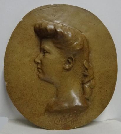 Camille ALAPHILIPPE (1874-1934) Importante plaque ovalisée en grès figurant un profil...