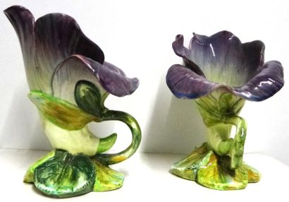 JEROME MASSIER (1850-1916) Paire de vase fleurs d'iris façon corne d'abondance, H...