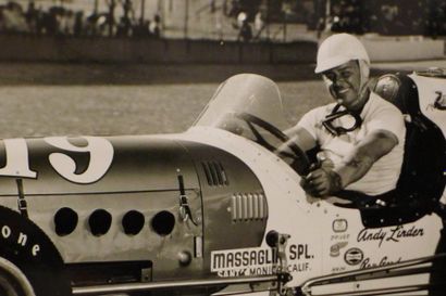 null Indianapolis, le pilote Andy Linden dans la «Massaglia spécial» n°19, 1955....