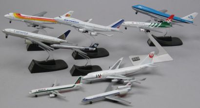 null Maquette (10). Ensemble de 10 maquettes en métal: 1/ Airbus A321 Alitalia. 2/...