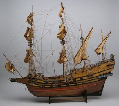 null Maquette de bateau quatre-mâts "Revenge". Hauteur: 81,5 cm. Longueur: 90 cm