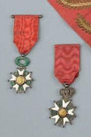 France Ordre de la Légion d'honneur. Deux étoiles de Chevalier, l'une d'époque Louis-Philippe,...