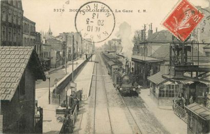 null 103 CARTES POSTALES GARES: France (majorité) et qqs Etrangers. Dont "Bruxelles-Gare...