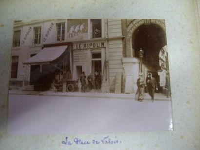 null 950 PHOTOGRAPHIES: Souvenirs d'une Famille, France & Etranger. Photos collées,...
