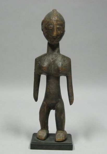 Afrique* Mali Statuette féminine en bois sculpté. H: 33 cm