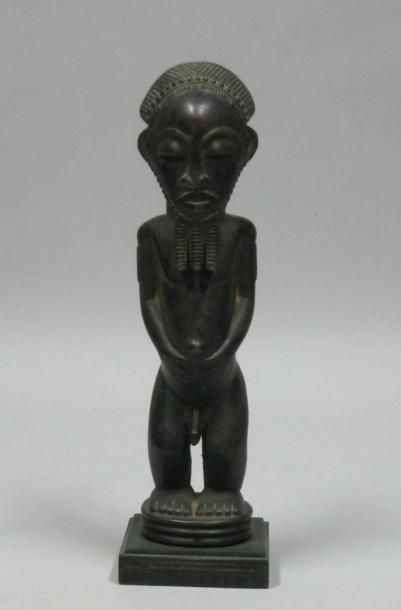Afrique* Côte d'Ivoire Statuette en bois sculpté Baoulé. H: 23 cm