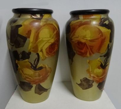 Louis GIRAUD (1896-1985) Paire de vases ovoïdes en faïence, décor au ripolin de grandes...