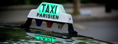  Une autorisation Administrative de Stationnement de Taxi n°12765 de la Préfecture...