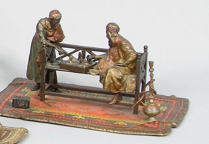 Anton CHOTKA (1875-1925) Les joueurs d'échecs Épreuve en bronze à patine polychrome...