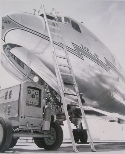 null « ACCES A BORD », Tirage argentique original circa 1950 d'un avion d'AMERICAN...