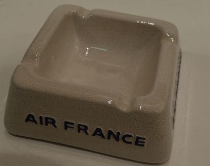 null CENDRIER AIR France en faïence craquelée de St Clément. 14x14 cm