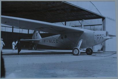 null Blériot 110 à Oran-la-Sénia. Grande photographie noir et blanc. 29 x 44 cm....