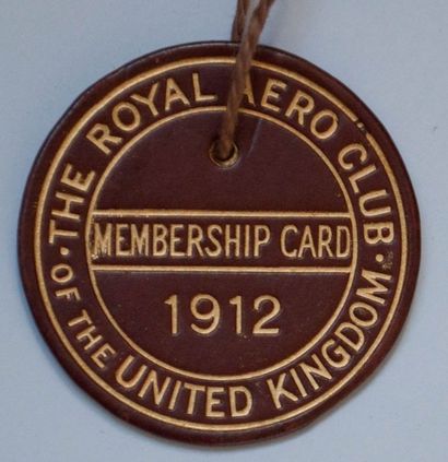 null Royal Aéroclub, badge personnel, de Louis Blériot (signé) pour l’année 1912,...