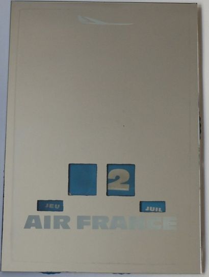 null CALENDRIER PERPETUEL AIR France

A fond glace avec silhouette d’un avion dans...