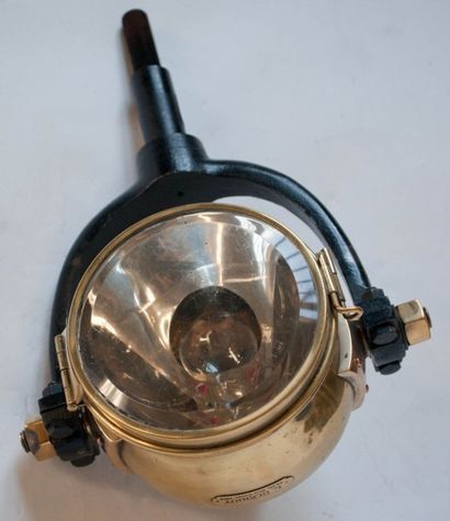null Lanterne électrique Blériot de forme boule, modèle N 64, en laiton, montée sur...