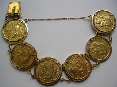 null Bracelet articulé en or jaune 18K (750) composé de 6 pièces de 20 frs or. Poids:...