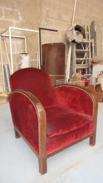 null SIEGE : Fauteuil de couleur rouge, époque 1930.