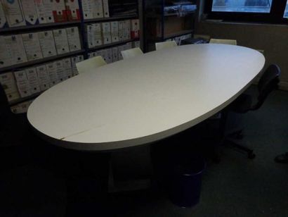 null MOBILIER ET AGENCEMENT DE BUREAU (Etage) : Table de réunion ovale 260 x 120cm,...