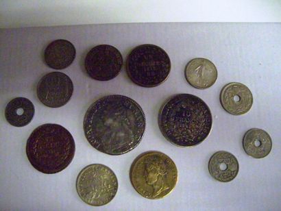 null NUMISMATIQUE : 34 pièces. France. Diverses Epoques. "10 Francs Ag 1966, 2 Francs...