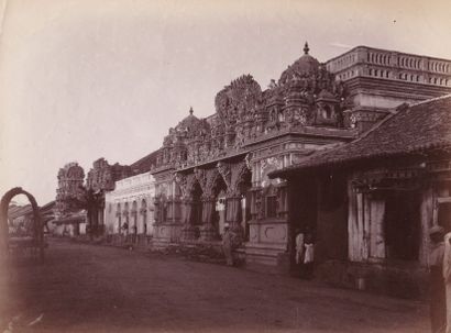 null SRI LANKA : Colombo, le lac et un temple, c.1880. Deux tirages albuminés d’époque....