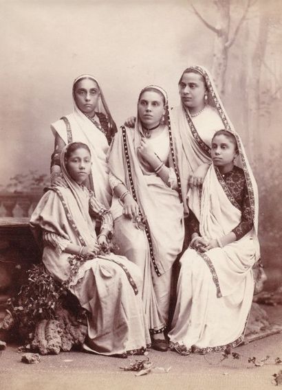 null INDE : Femmes de Boran, portrait de jeune homme et de femmes, c.1880. Trois...