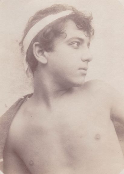 null W. Von GLOEDEN : Portrait de jeune homme, c.1899. Tirage argentique mat d’époque,...