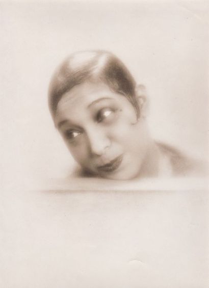 null MANUEL Frères : Josephine Baker, c.1930. Deux tirages argentiques d’époque,...