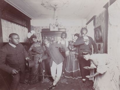 null ANONYME : Groupe afro-américain dans un intérieur, c.1910. Tirage au citrate...